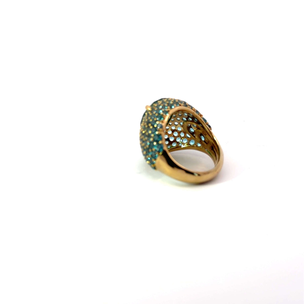 ANNA statement ring, emerald green center stone with Paraiba blue pavé zirconias, viewed from the back. Giadan for Le.Paul Jewelgarden.