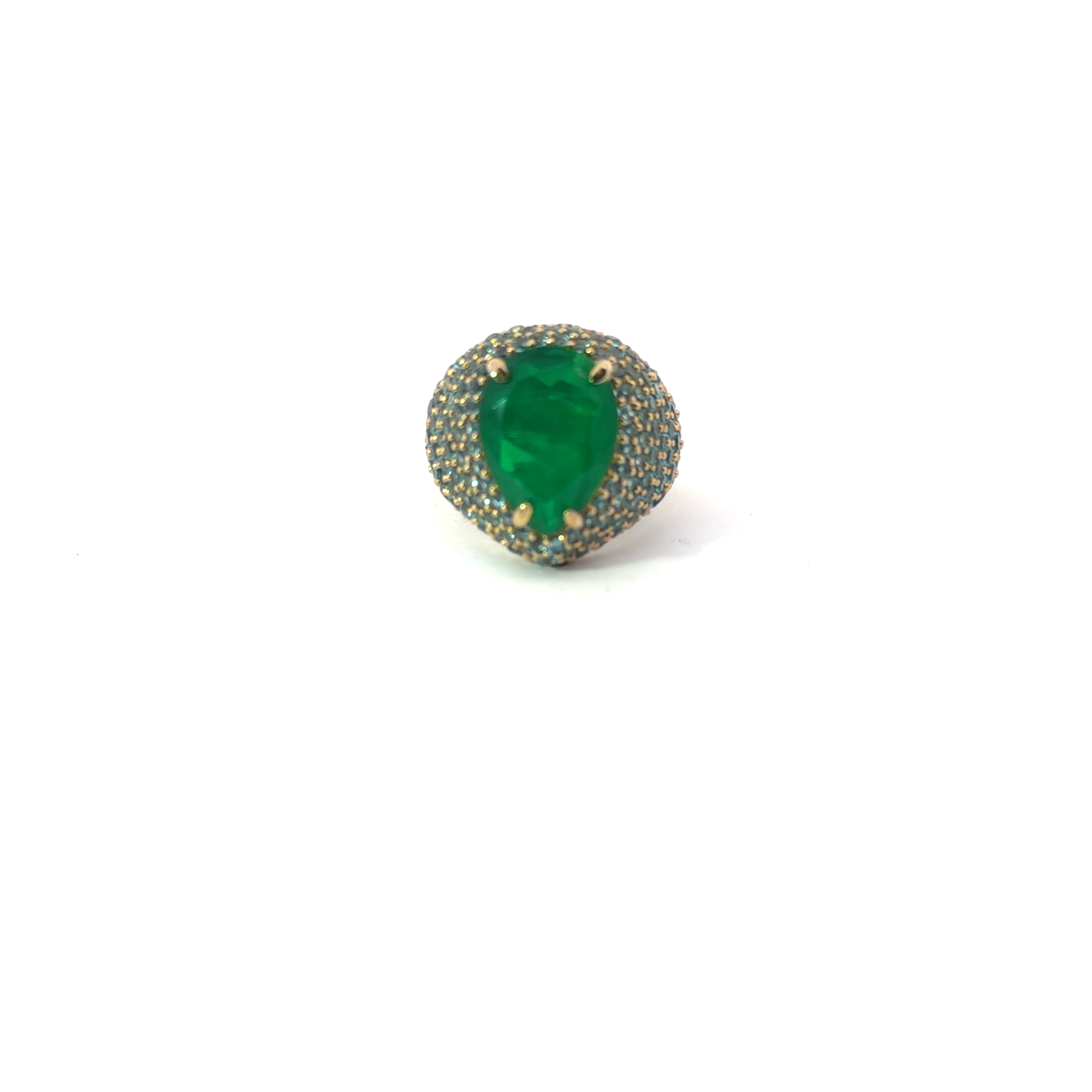 ANNA statement ring, emerald green pear-shaped center stone with Paraiba-blue pavé zirconias, yellow gold plated, top view. GIADAN for Le.Paul Jewelgarden