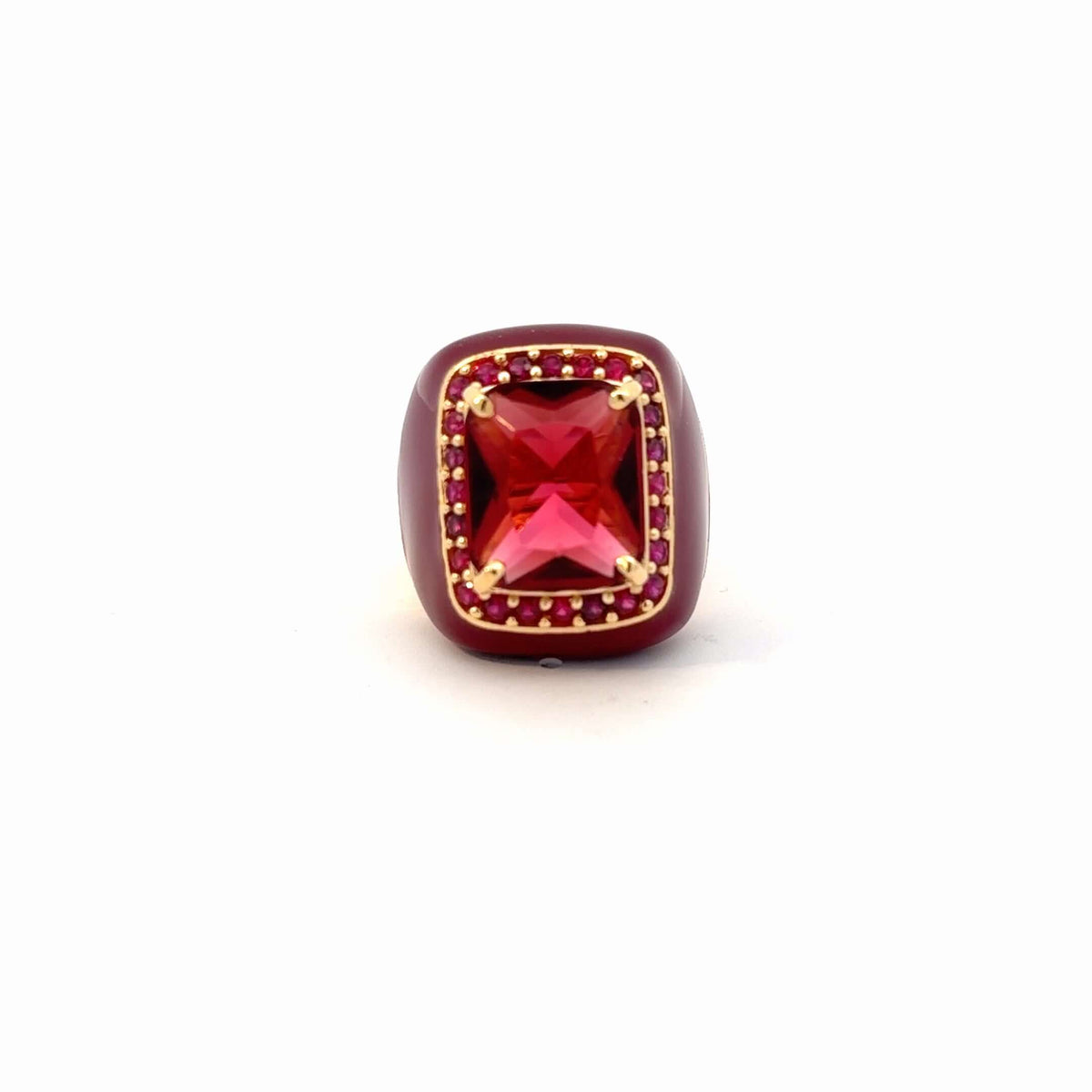 MARCHIEN statement ring, plum enamel with red center stone and red pavé halo, top view. GIADAN for Le.Paul Jewelgarden