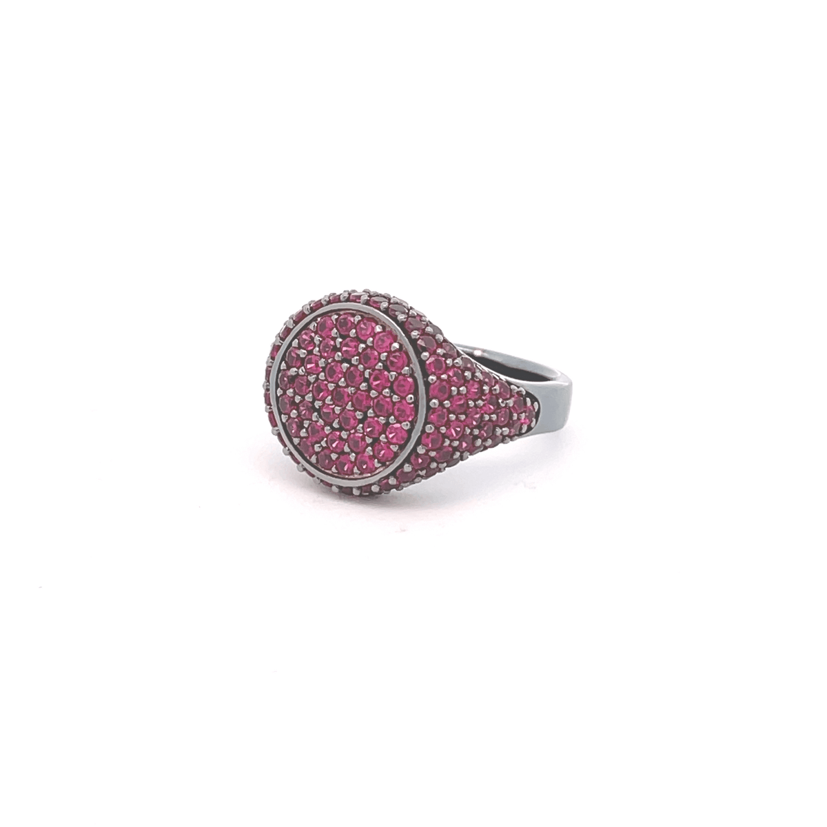 Side view of black rhodium plated pavé pinky ring with red zirconias — GRACE RED BLACK RHODIUM by Giadan for Le.Paul Jewelgarden