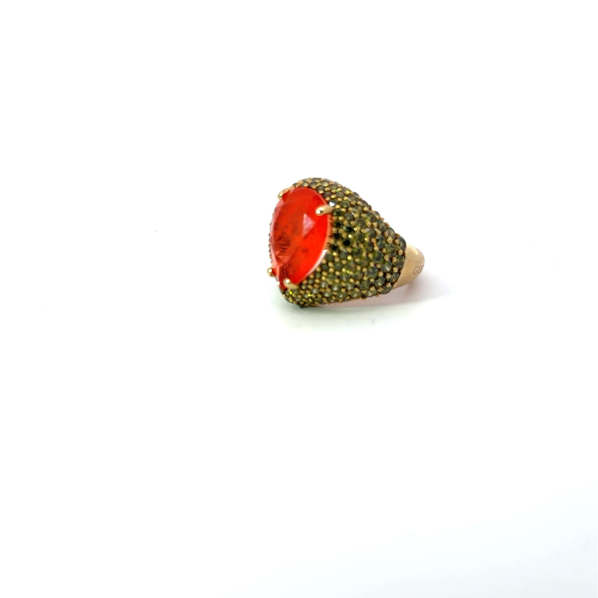 VICTORIA statement ring, pear-shaped orange center stone with Peridot-green pavé zirconias, yellow gold plated, side view. Giadan for Le.Paul Jewelgarden.