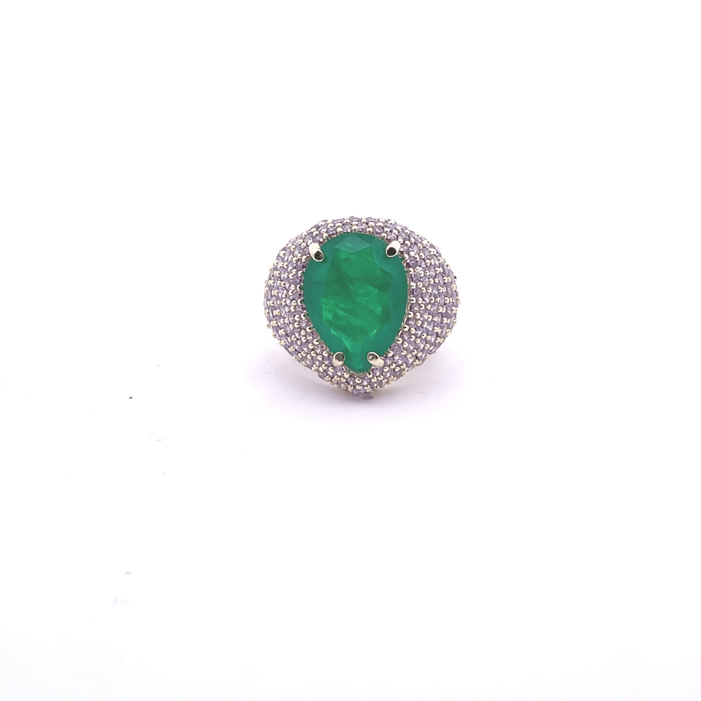 Yellow gold plated statement ring with dark emerald green pear-cut zirconia center stone and violet zirconias — ELISABETH by Giadan for Le.Paul Jewelgarden