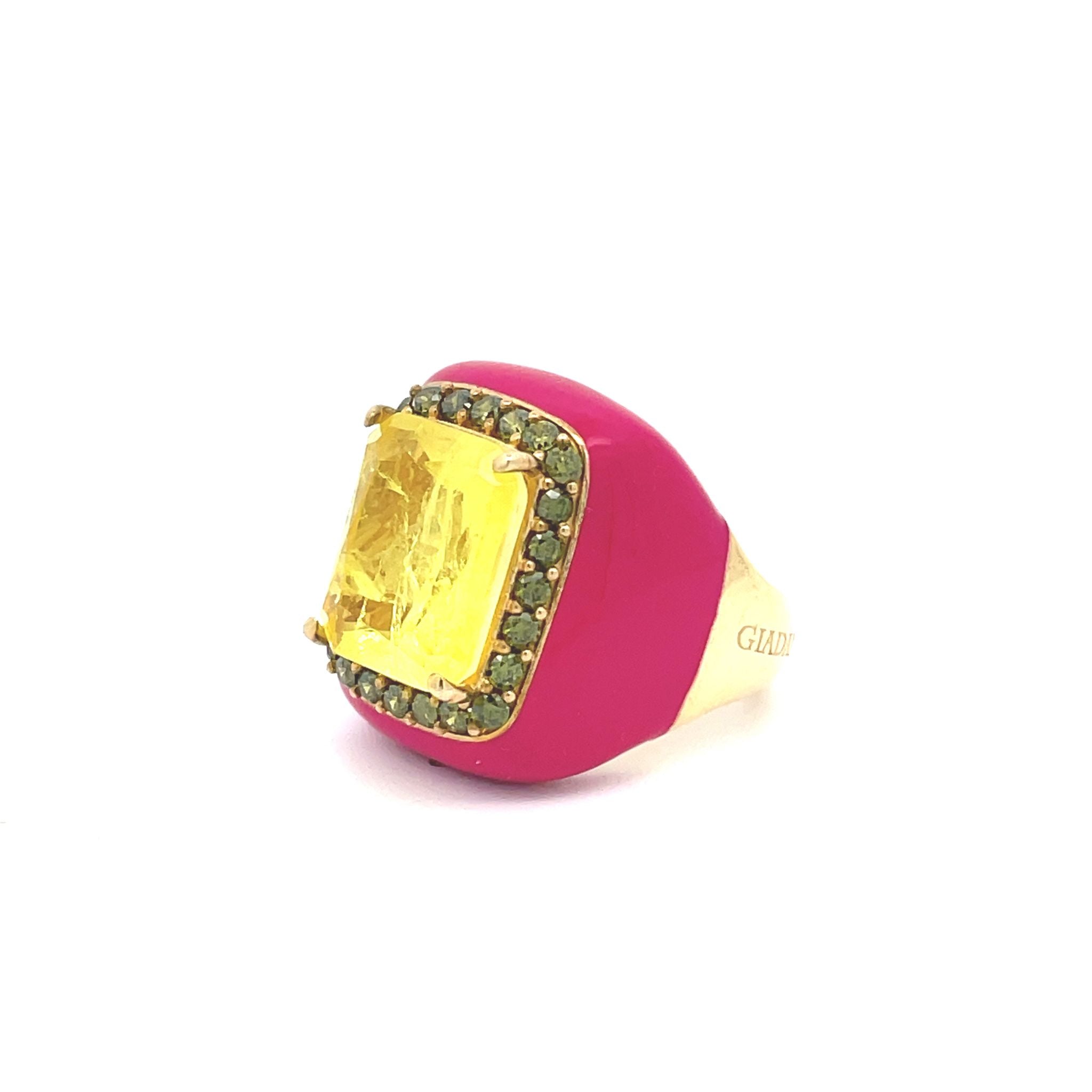 Fuchsia pink ellow and peridot green Statement ring seen from the side.