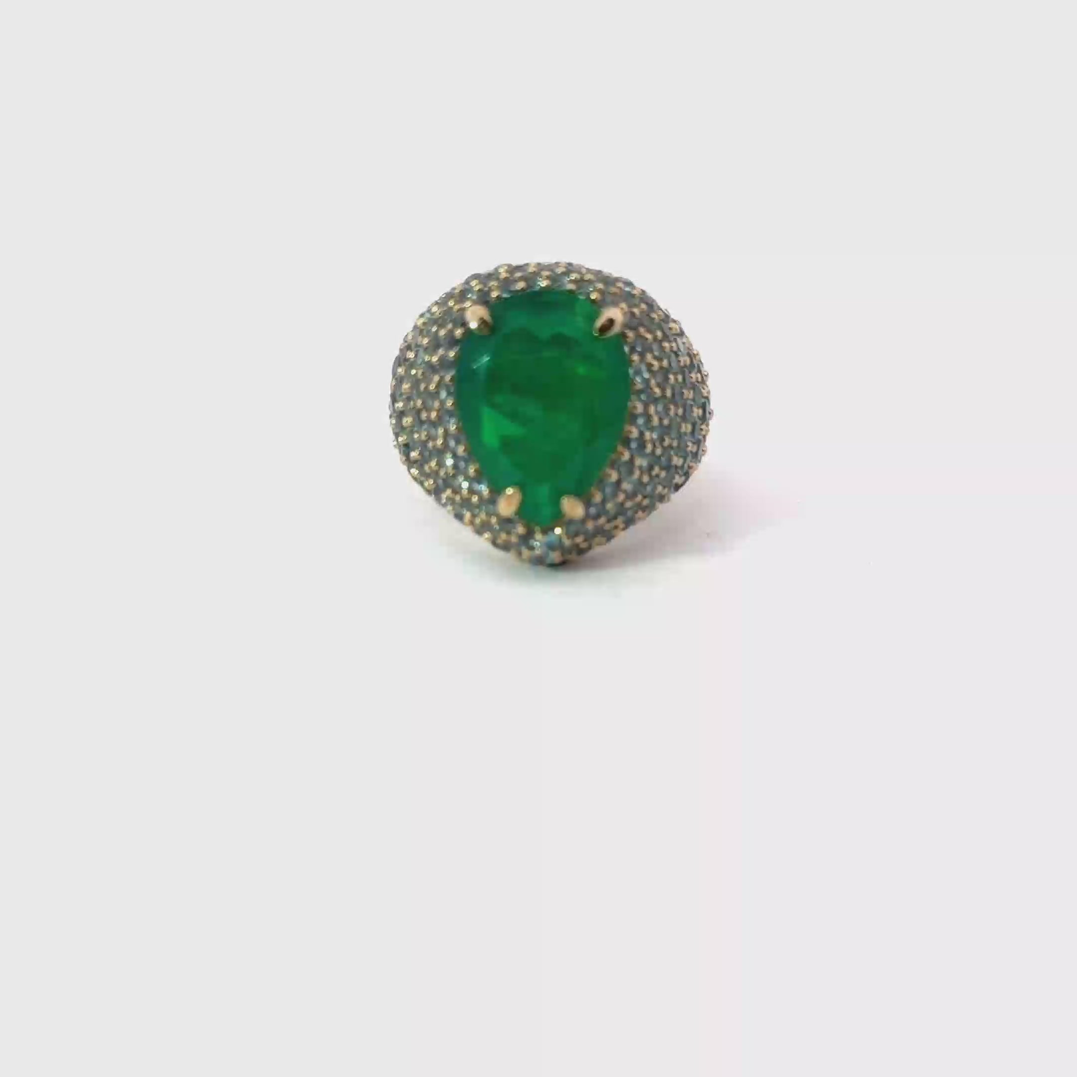 ANNA, 360 video: ANNA statement ring, 360 degree rotating view, aqua green center stone with marbled light green enamel and champagne pavé, yellow gold plated. Giadan for Le.Paul Jewelgarden.